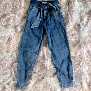 NWT Abercrombie&Fitch Ultra High Rise Paperbag Stye Jeans SZ 26/2